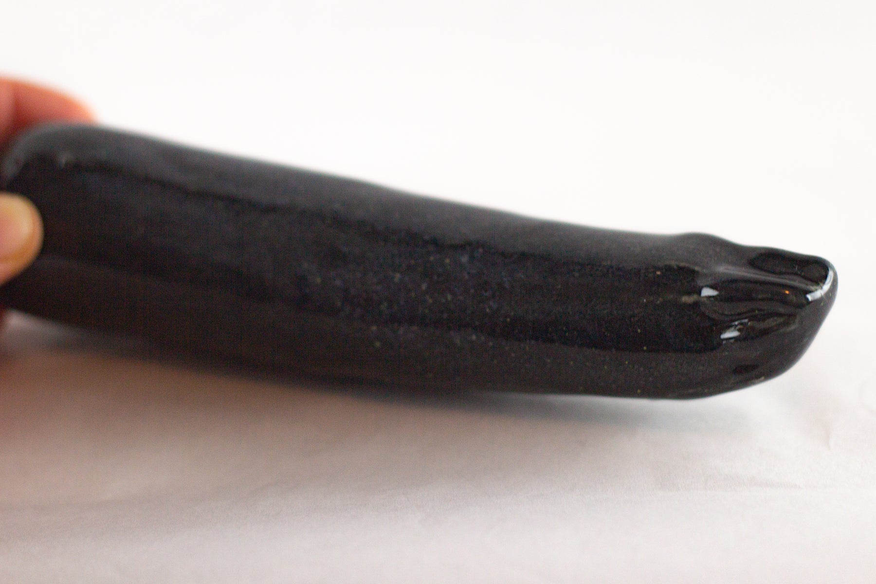 Gode en céramique - La courgette noir épicé de La Mère Michet