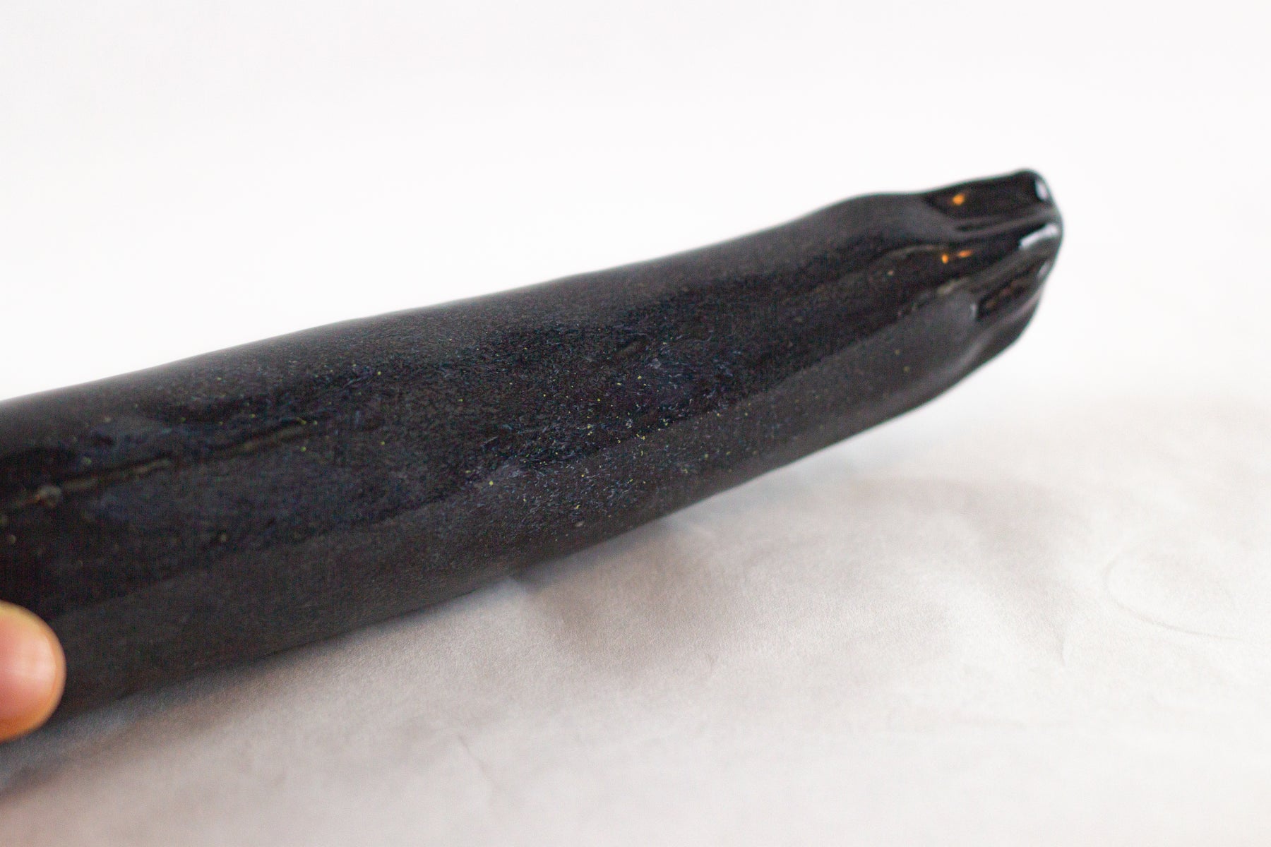Gode en céramique - La courgette noir épicé de La Mère Michet